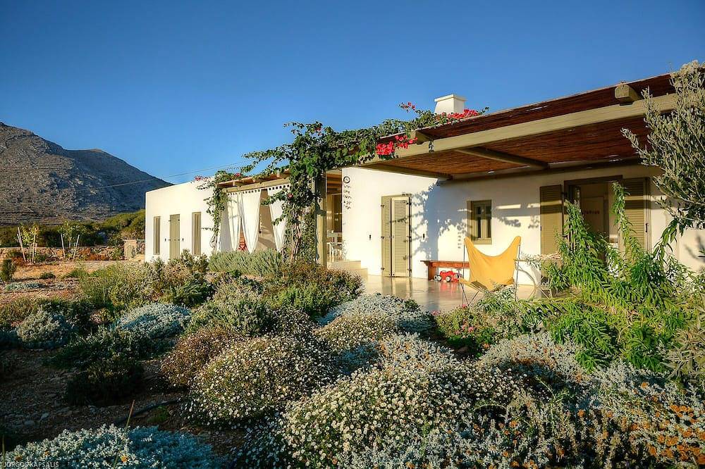 Villa Handras, Main villa, by Amorgos Holiday Homes in Amorgos