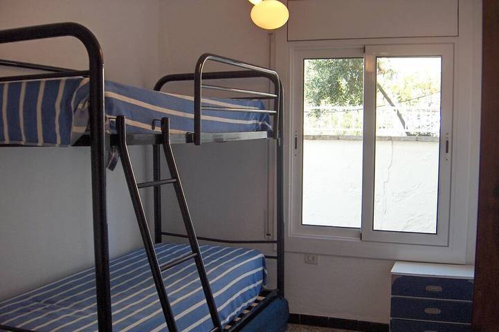 Chalé con piscina privada, gran jardin, porche, terraza y zona de juego. in Roses Centre, Roses