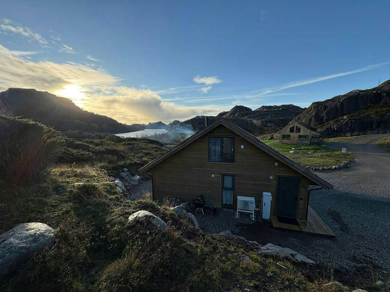 Cabaña diseñada por un arquitecto junto al lago Sæstadvannet in Eigersund