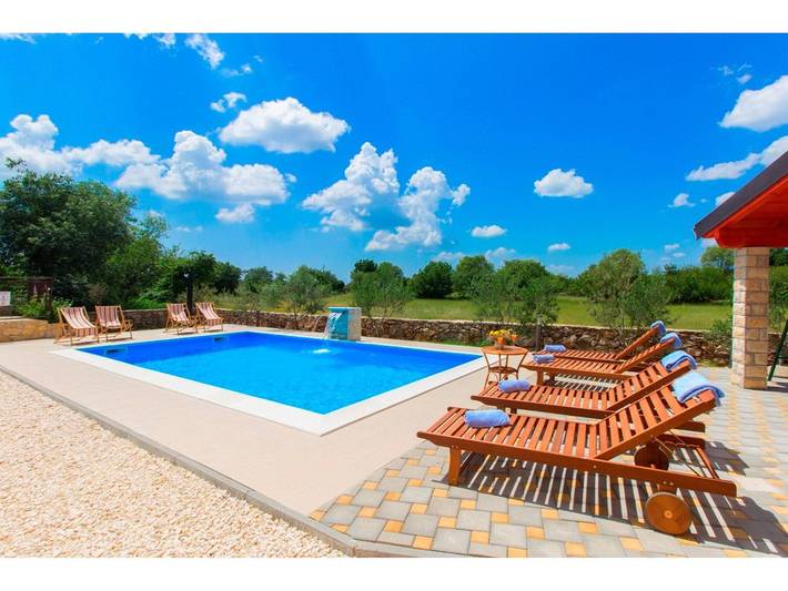 Villa Pletikosa – ländliche Villa mit Außenpool in Dalmatinisches Zagora