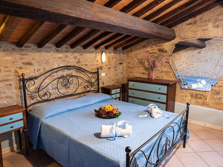 Agriturismo per 7 persone, con Balcone e Terrazza nonché Idromassaggio e Giardino a Castiglione del Lago