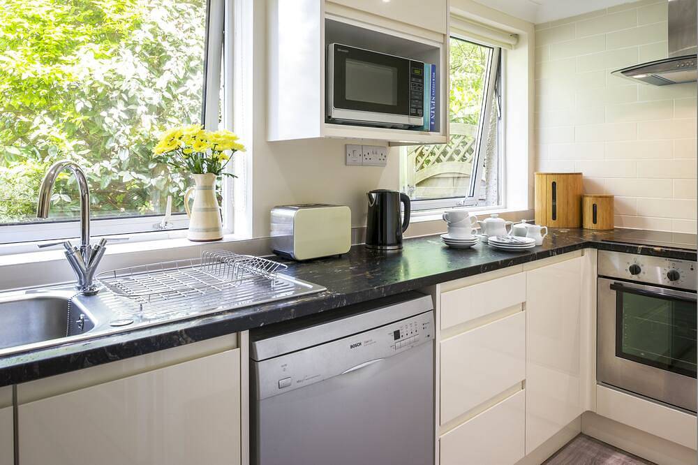 Ganze Wohnung, Longships Apartment - Apartment mit zwei Schlafzimmern, 15 Gehminuten vom Strand entfernt in Gwithian, Cornwall