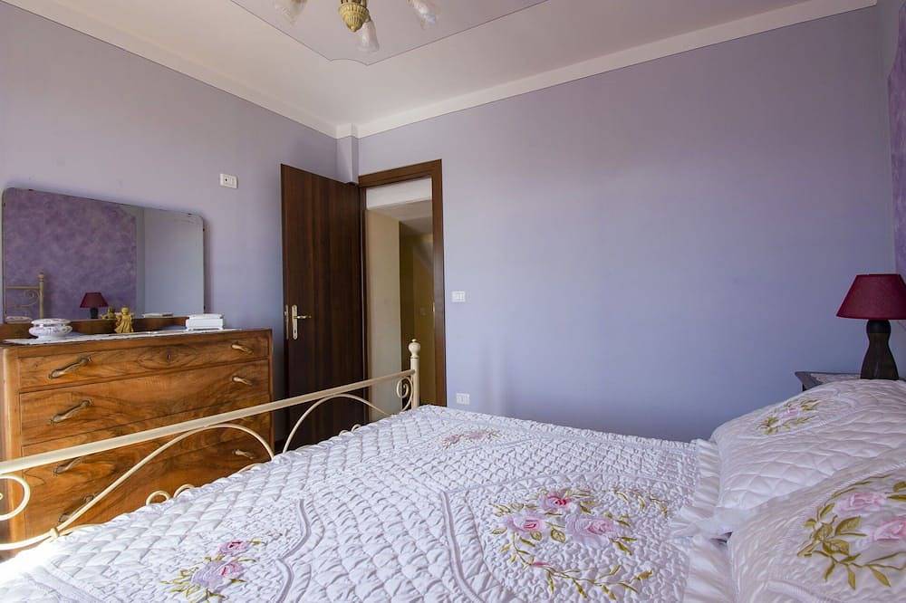 Stunning private villa for 7 guests with Wifi, private pool, Tv, patio and pets allowed in Villa Collemandina, Garfagnana