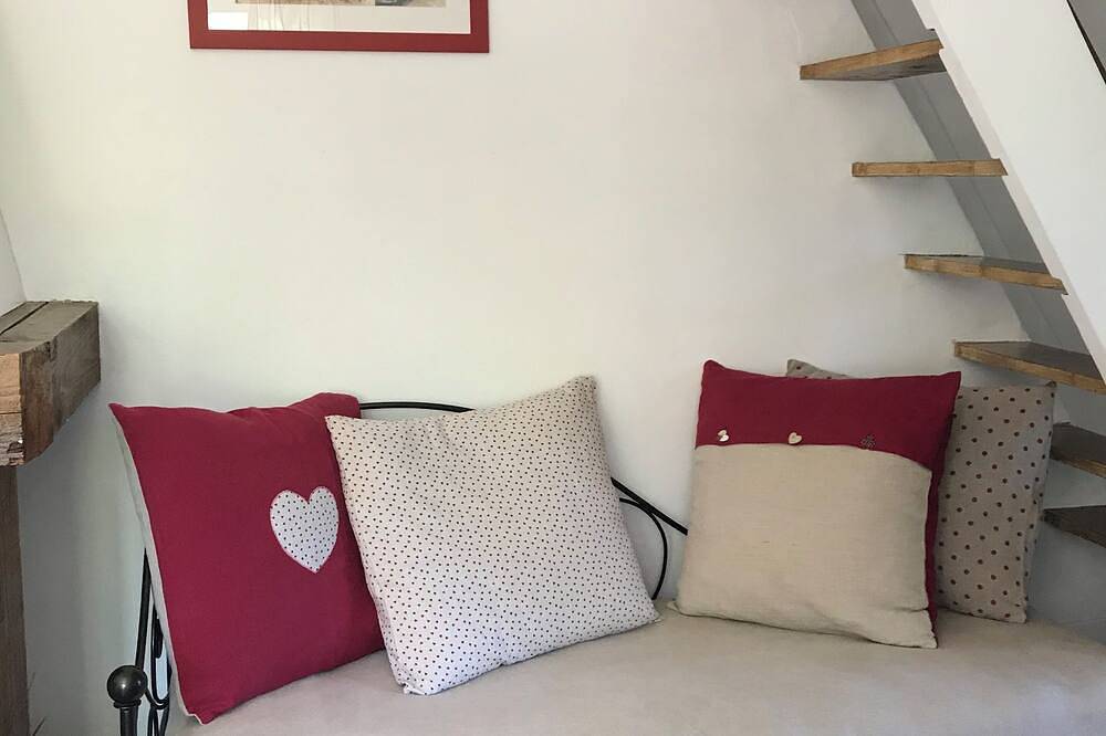 Mas Romance with mazet in Reilhanette, Nyons region