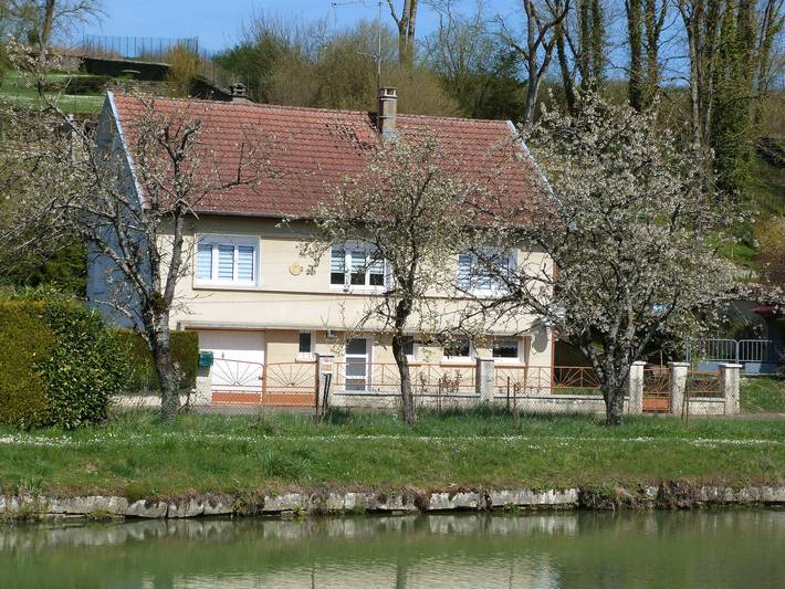 Gîte pour 7 personnes, avec Terrasse et Jardin à Thierville-sur-Meuse