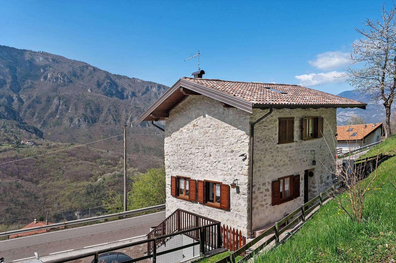 Ca della Melania – Steinhaus mit Garten, Pool und Grill in Folgaria, Alpe Cimbra
