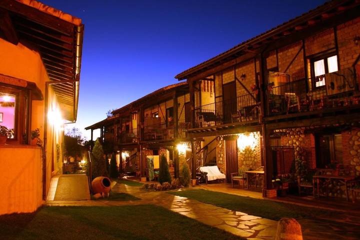 Casa rural para 4 personas, con vistas además de jardín y piscina en Extremadura - 3