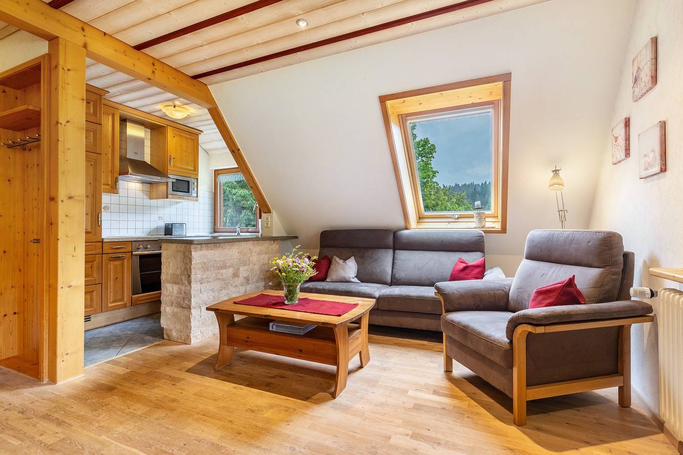 Entire apartment, Apartment 'Vogelnest' with Mountain View, Shared Pool and Wi-Fi in Wolfach, Central Black Forest