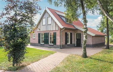 Ferienhaus für 8 Personen, mit Garten und Whirlpool sowie Terrasse in Hoge Hexel