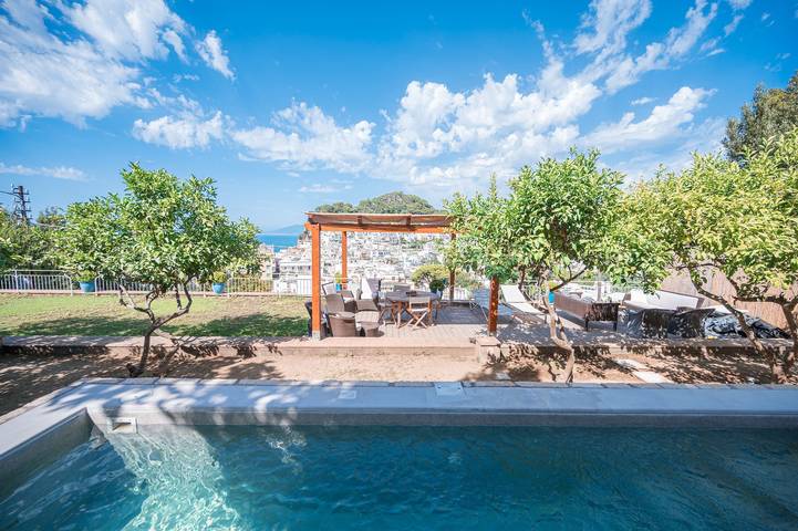 Villa pour 8 personnes, avec vue ainsi que balcon et jardin à Capri