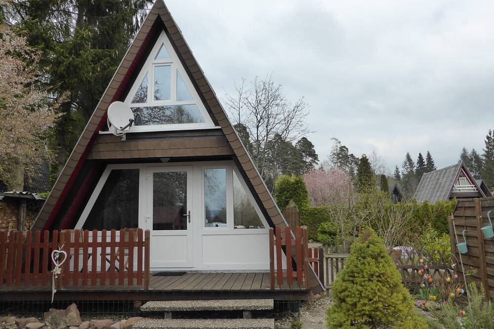 Nurdach-Ferienhaus im Schwarzwald in Neuhausen, Nordschwarzwald