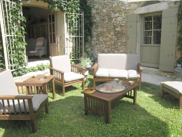 Location de vacances pour 2 personnes, avec vue ainsi que piscine et jardin à La Capelle-et-Masmolène - 3