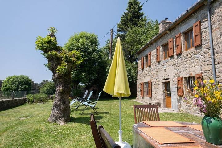 Location de vacances pour 8 personnes, avec jardin, animaux acceptés à Sainte-Colombe-de-Peyre - 2