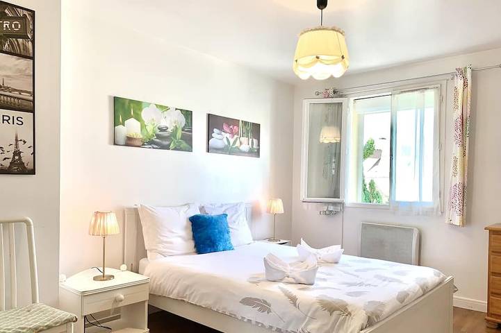 Location de vacances pour 6 personnes, avec jacuzzi et jardin ainsi que piscine et sauna à Pontault-Combault - 2