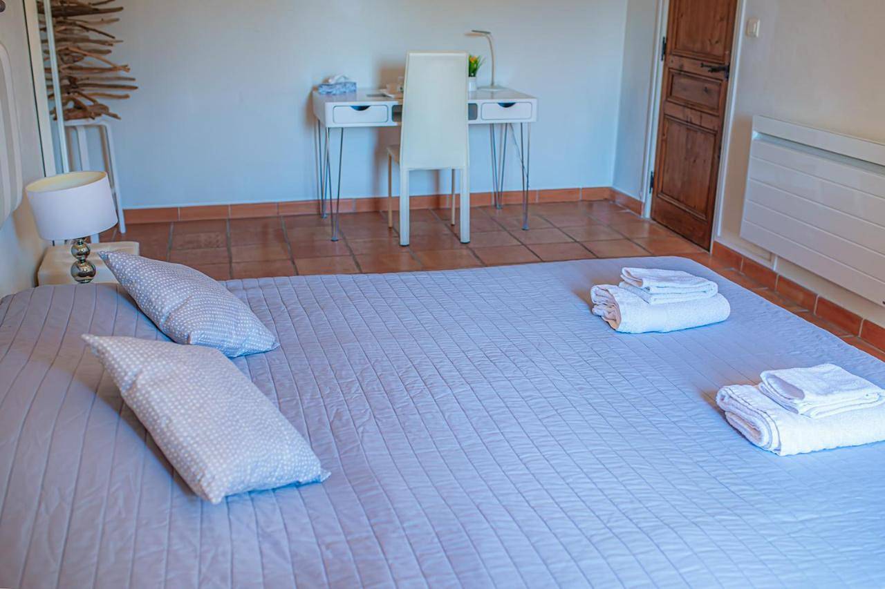 Pegau bedrooms, 3 chambres au centre de Châteauneuf-du-Pape in Châteauneuf-du-Pape, Vaucluse