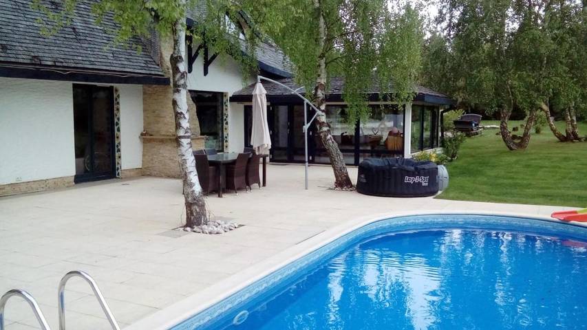 Ferienhaus für 18 Personen, mit Pool und Garten, mit Haustier