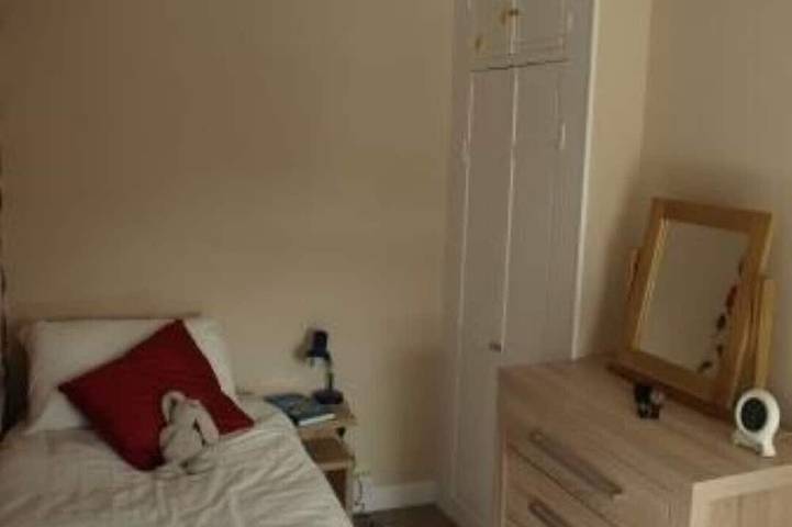 2 bedroomed cottage in Hythe, Kent, close to amenities and beach. Dogs welcome. in Hythe, Kent