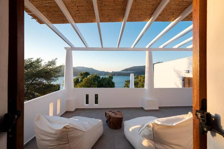Villa voor 6 personen, with uitzicht op het meer and tuin as well as uitzicht in Leros