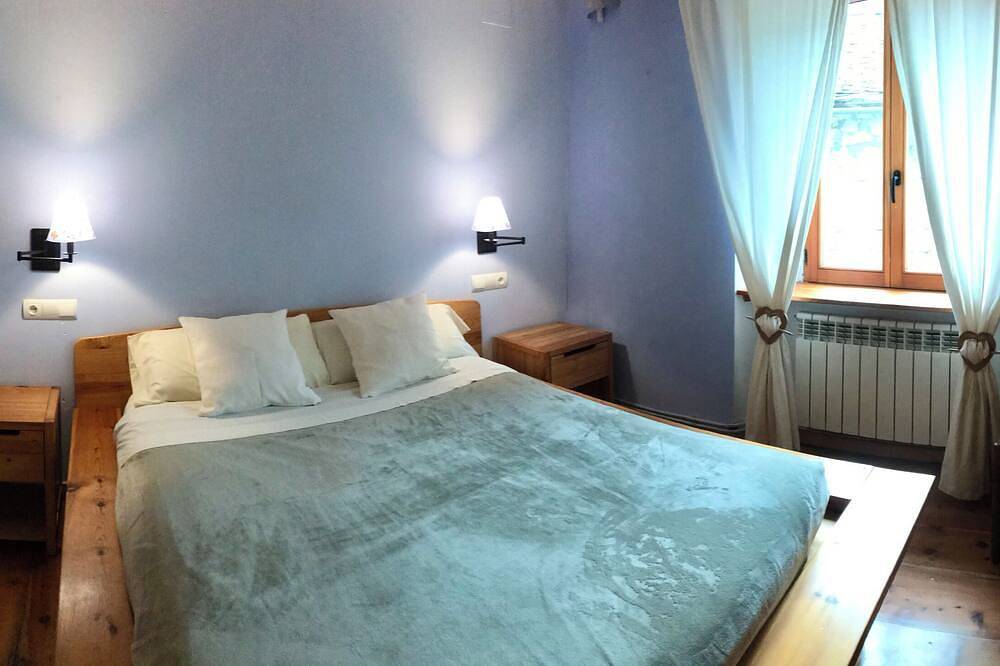 Entire apartment, Señorial House S. Xvi: High-House Mingot (4 seats) in Cerler, Benasque