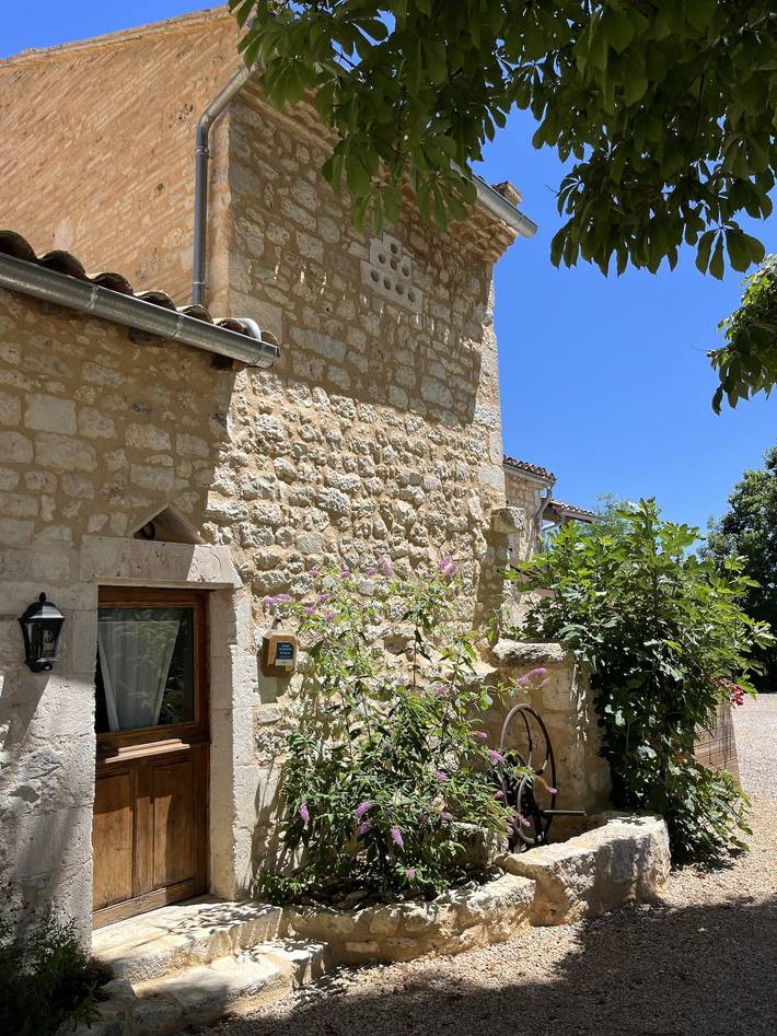 Gîte pour 5 personnes, avec piscine et jacuzzi à Andillac