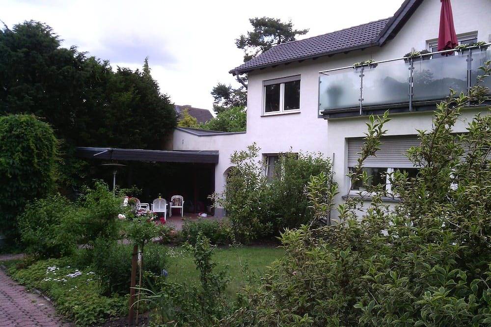 Ganze Wohnung, Auszeit Gästeapartment mit Terrasse in Airportnähe in Rösrath, Rheinisch-Bergischer Kreis