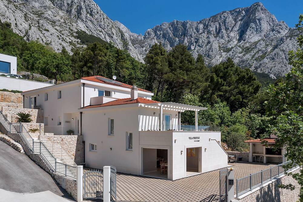 Villa Prestige in Bast in Baska Voda, Makarska Riviera