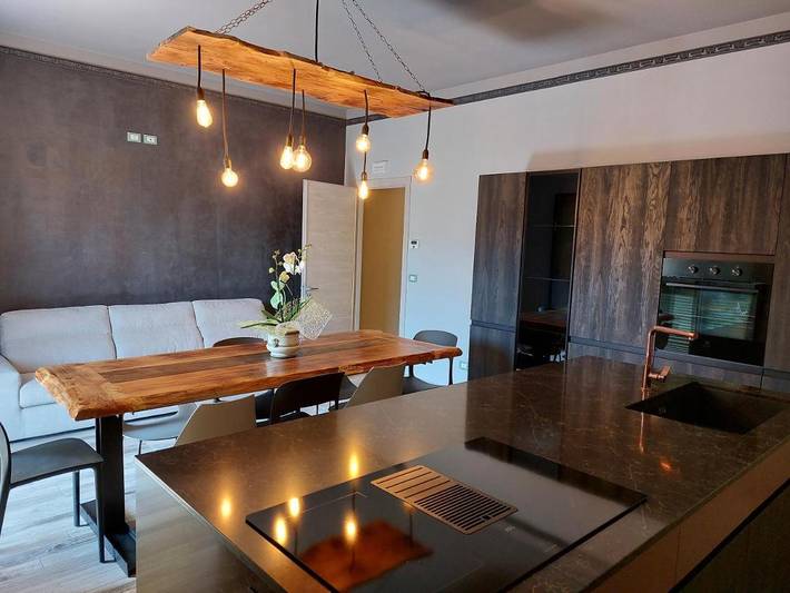 Location de vacances pour 8 personnes, avec balcon et jacuzzi à Lucinasco