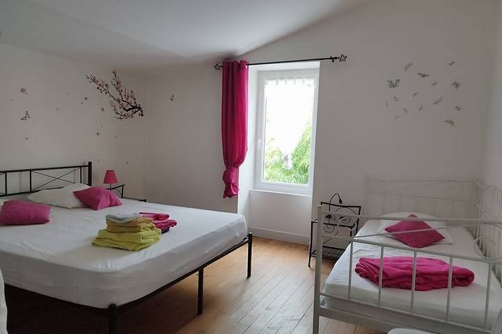 Location de vacances pour 25 personnes, avec terrasse et jardin ainsi que piscine et jacuzzi à Angoulins - 2