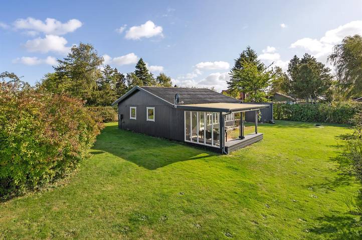 Ferieudlejning for 4 personer, med Terrasse og Have i Bogø