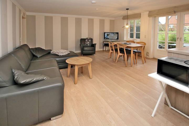 Ganze Wohnung, Ferienwohnung in Wyk, mit 3- Zimmer auf ca. 45m² im Eg eines Reetdachhauses in Wyk auf Föhr (Stadt), Wyk auf Föhr