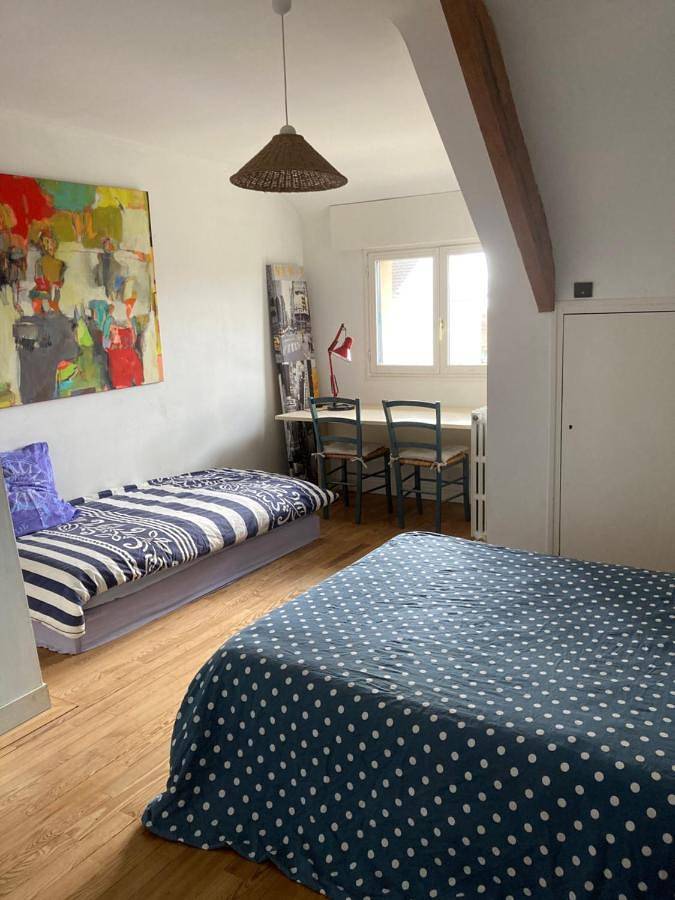Chambre spacieuse et lumineuse in Mondeville, Région de Caen
