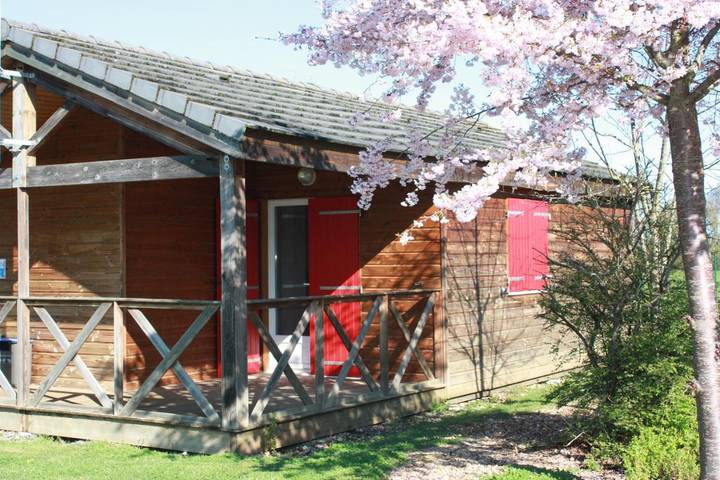 Camping pour 2 personnes, avec Terrasse et Jardin ainsi que Piscine et Vue