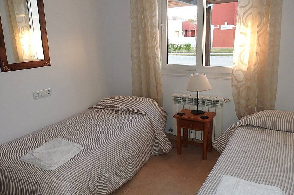 Nueva casa adosada en primera línea, bellamente amueblada, piscina privada, aire acondicionado completo, Wi-Fi in Mar Menor Polaris World, Torre-Pacheco