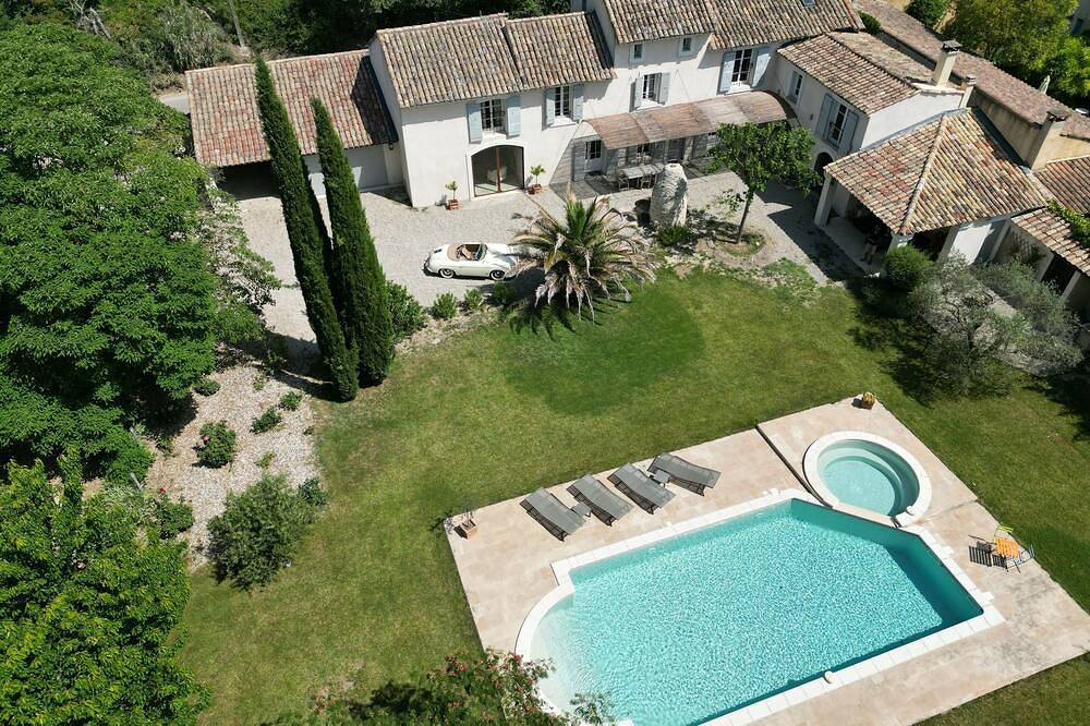 Le Mas du tilleul /mas en Provence / Pays du Mont Ventoux /Vaucluse / in Sarrians, Vaucluse