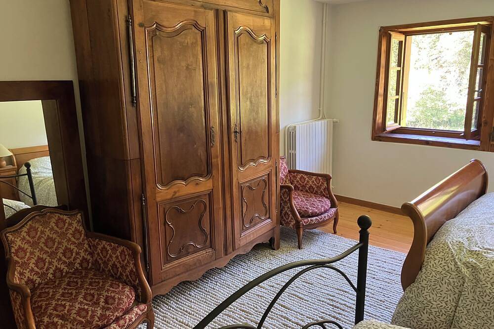 House in the middle of fields with direct access to the Valserine river in Mijoux, Gex