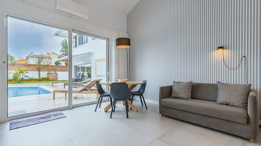 Vakantiehuis voor 2 personen, with Terras and Tuin as well as Zwembad in Aroeira