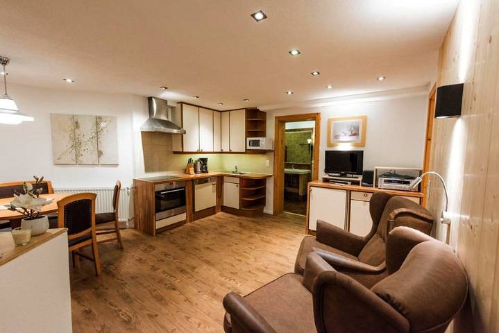 Ferienwohnung für 5 Personen, mit Terrasse und Ausblick in Landeck - 2