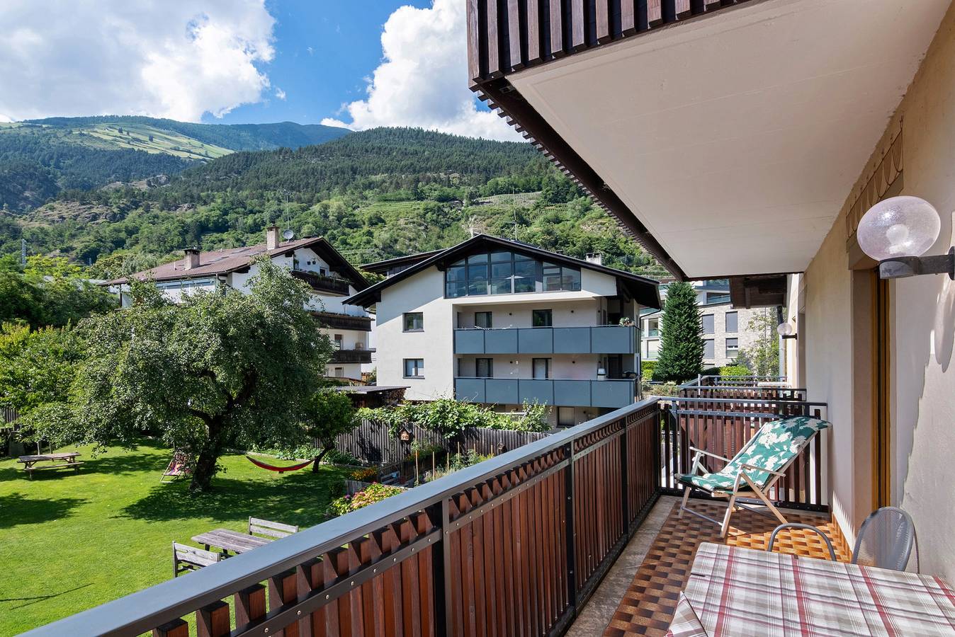Ganze Wohnung, Ferienwohnung 'Residenz Schnatzhof Typ C6' mit Bergblick, Gemeinschaftspool und Wi-Fi in Schlanders, Nationalpark Stilfser Joch