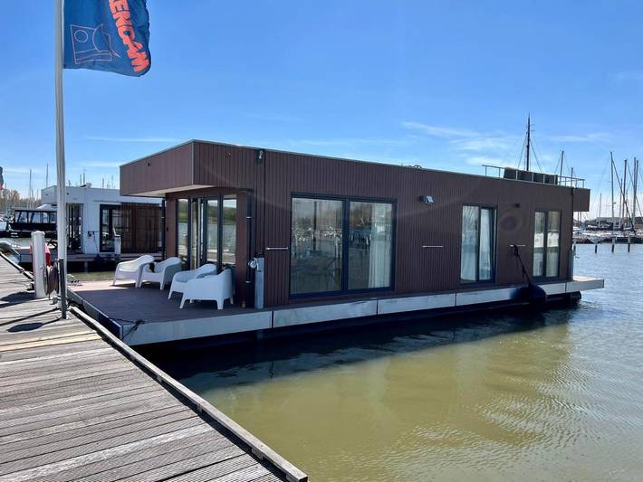 Boot voor 6 personen, met uitzicht en terras in Monnickendam