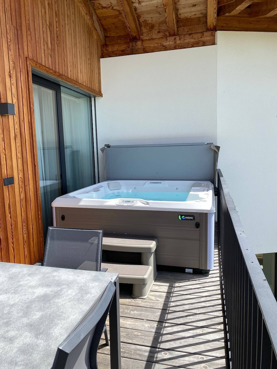Entire apartment, Apartment "Anger Living Langkofel" with Mountain View, Garden & Whirlpool in Tschöfas, Lajen