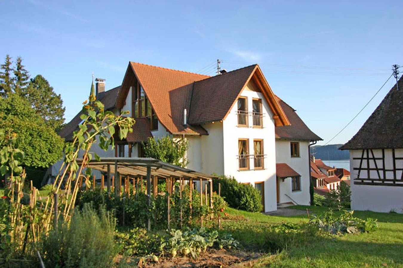 Appartement 'Widenhorn' met uitzicht op het meer, gedeelde tuin en Wi-Fi, foto 10