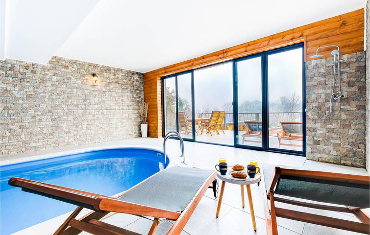 Charmante 158 m² große Wohnung mit Pool und Terrasse am Fluss Petrinjčica in Petrinja, Sisak-Moslavina