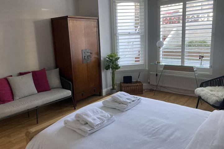 Ganze Wohnung, Gartenwohnung im Zentrum von Hove, nahe Strand, Geschäften, Bars und Restaurants in Hove, Brighton