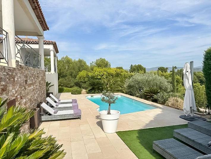 Maison d’hôte pour 4 personnes, avec piscine et jardin ainsi que vue et terrasse