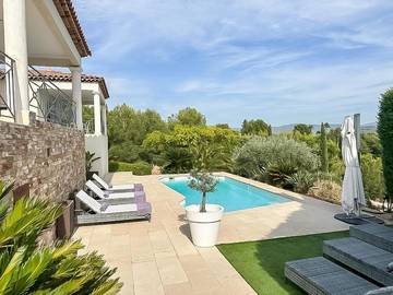Maison d’hôte pour 4 personnes, avec piscine et vue ainsi que jardin et terrasse à La Cadière-d'Azur