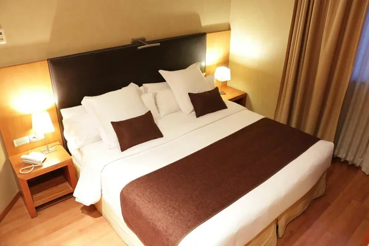 Hotel para 2 personas, con piscina y jardín - 1