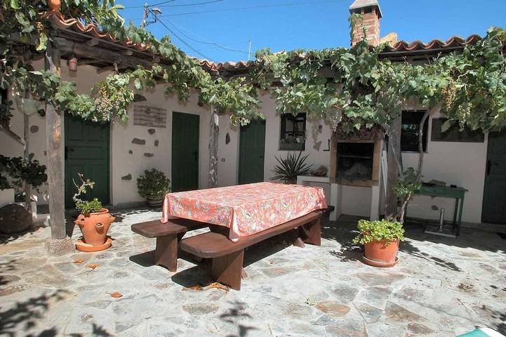 Casa rural para 6 personas, con piscina además de jardín y jacuzzi en El Jaral