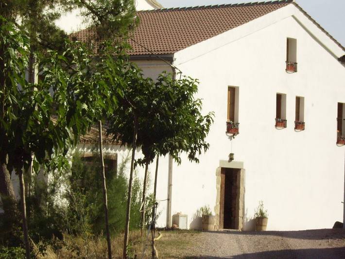 Casa rural para 4 personas, con jardín además de terraza y piscina en Bages - 2