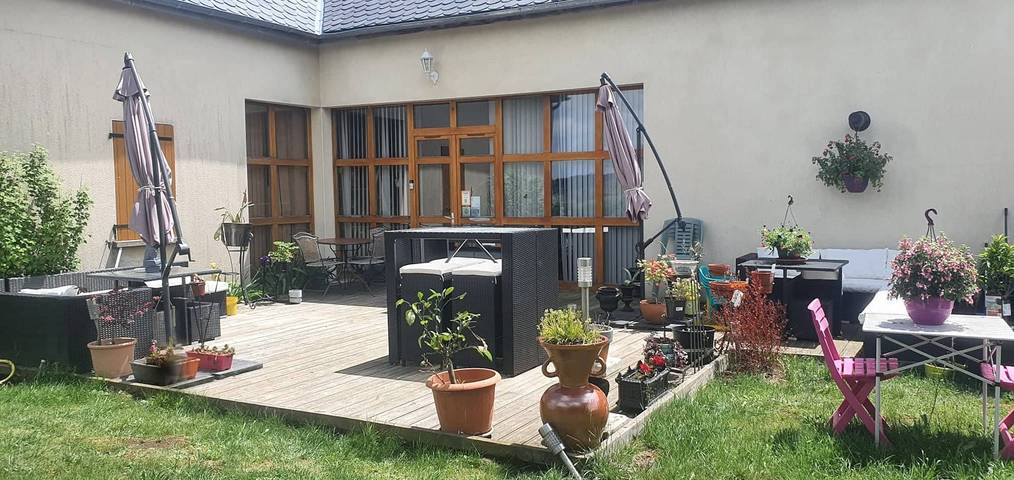 Gîte pour 15 personnes, avec terrasse et jardin