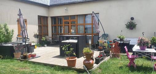 Gîte pour 15 personnes, avec terrasse et jardin à Besse-et-Saint-Anastaise